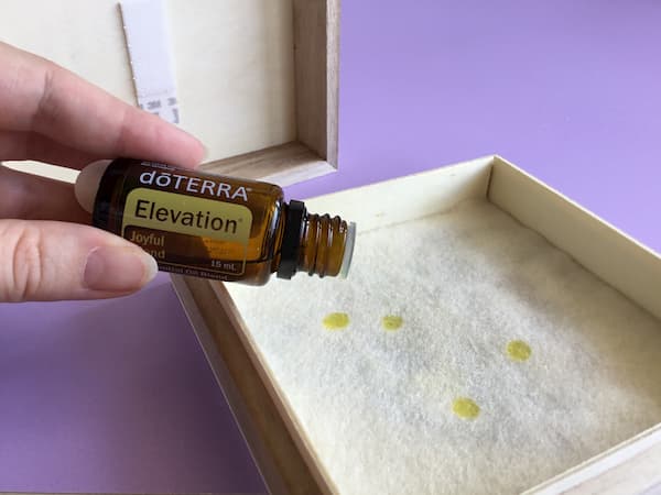 add drops of essential oil to the felt of your diy diffuser