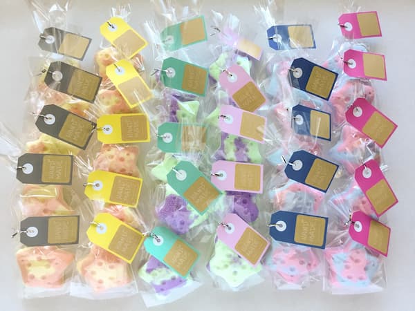 thirty starfish-shaped bath bombs in cellophane bags with 'hand made' tags