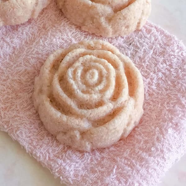 rose shaped bath salt cake