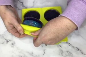 de-moulding a round bar of soap